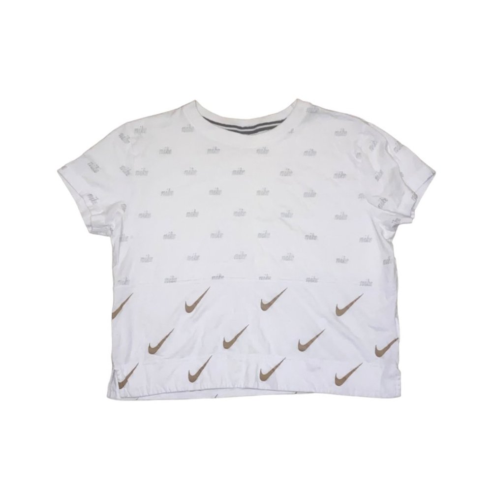 🏁 Nike Sportswear Cropped Tee  🏁